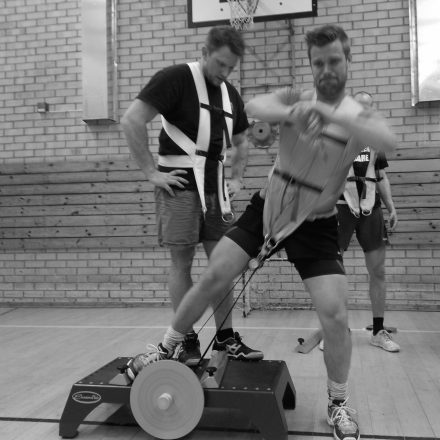 lateral-squat_marten-1-e1467295608778